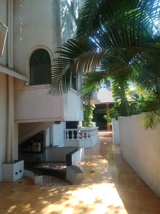 Red Lion Hotel Calangute Extérieur photo