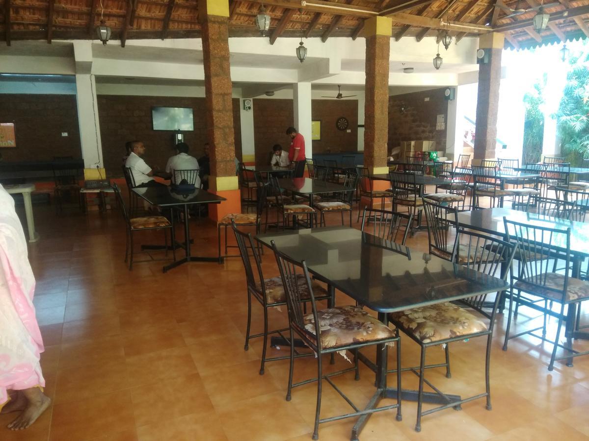 Red Lion Hotel Calangute Extérieur photo